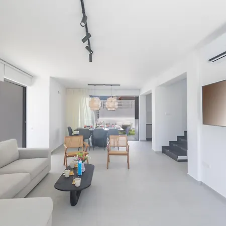 Semeli 8 פרוטאראס